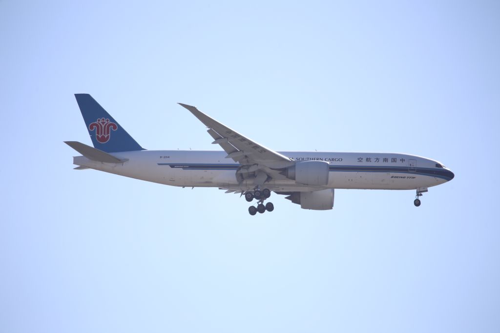 BOEING 777-200LR (B-2041)