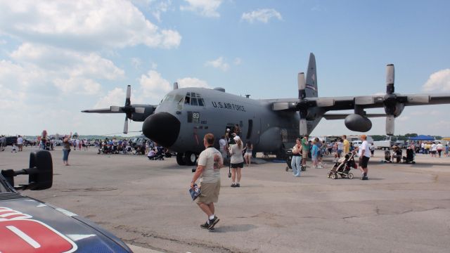 Lockheed C-130 Hercules —