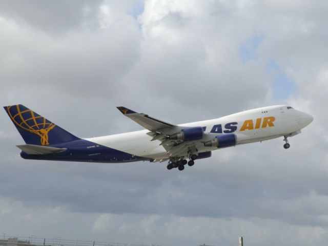 Boeing 747-400 (N497MC)