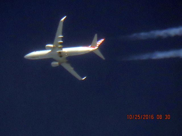 Boeing 737-800 (N975AN)