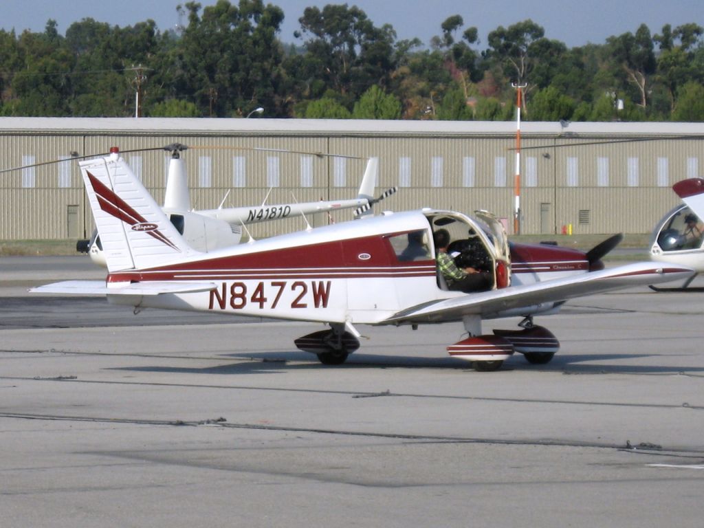 Piper Cherokee (N8472W) - Pre-flight check