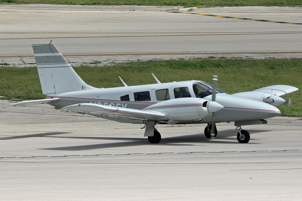 Piper Seneca (N9565K)