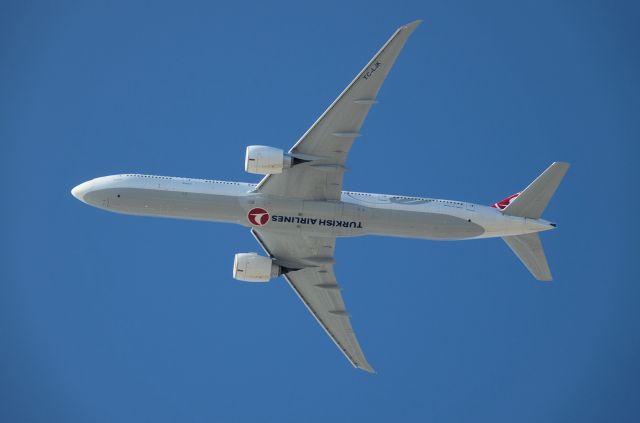 BOEING 777-300ER (TC-LJK) - Overhead 27L during a go-around