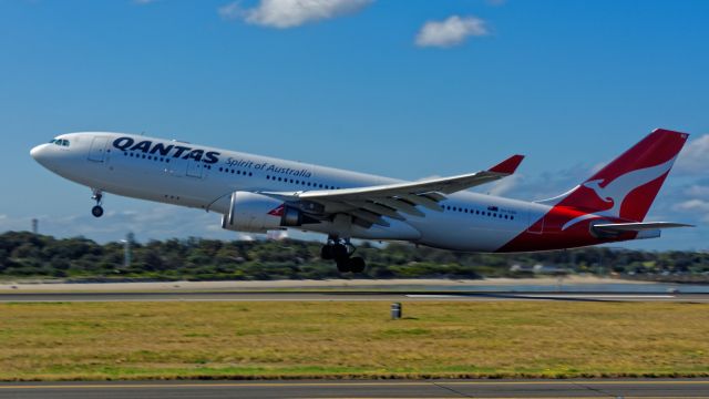 Airbus A330-200 (VH-EBG)