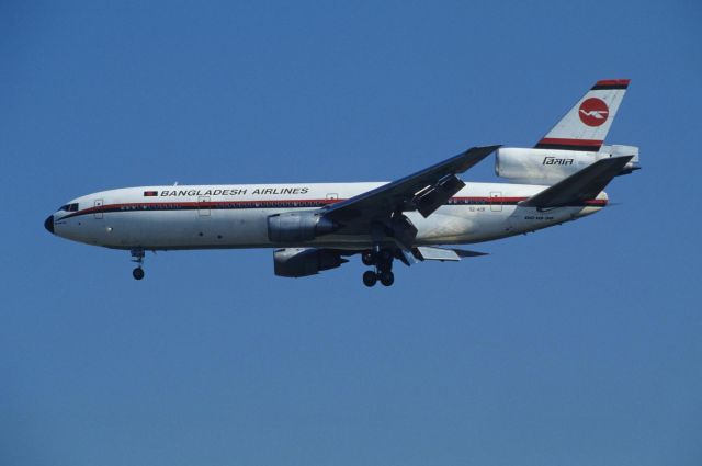 McDonnell Douglas DC-10 (S2-ACR) - Final Approach to Narita Intl Airport Rwy34L on 1995/11/03