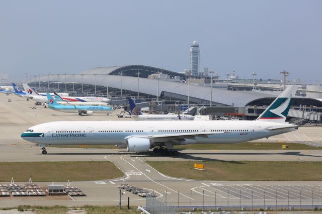 BOEING 777-300 (B-HNJ)