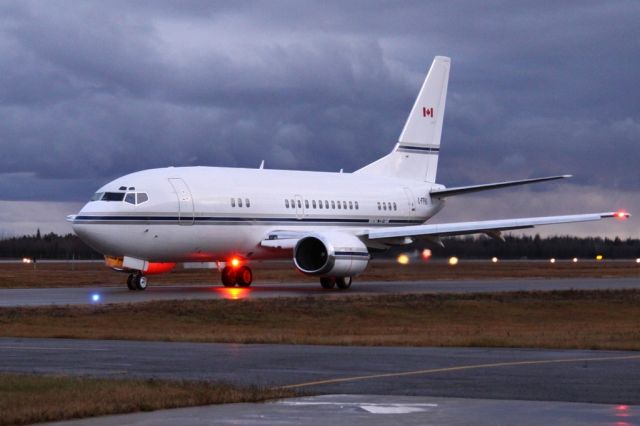 Boeing 737-500 (C-FPHS)