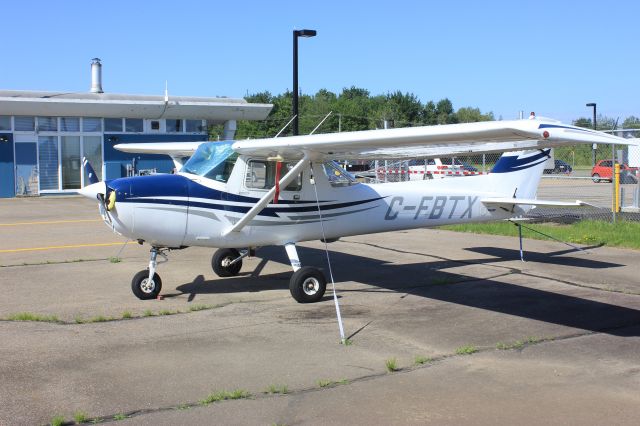 Cessna Commuter (C-FBTX) - C-FBTX Cessna 150 RVA à l'Aéroport de Trois-Rivières QC. CYRQ 13-07-2019.