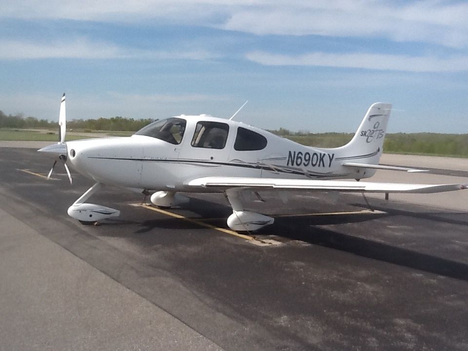 Cirrus SR-22 (N690KY)