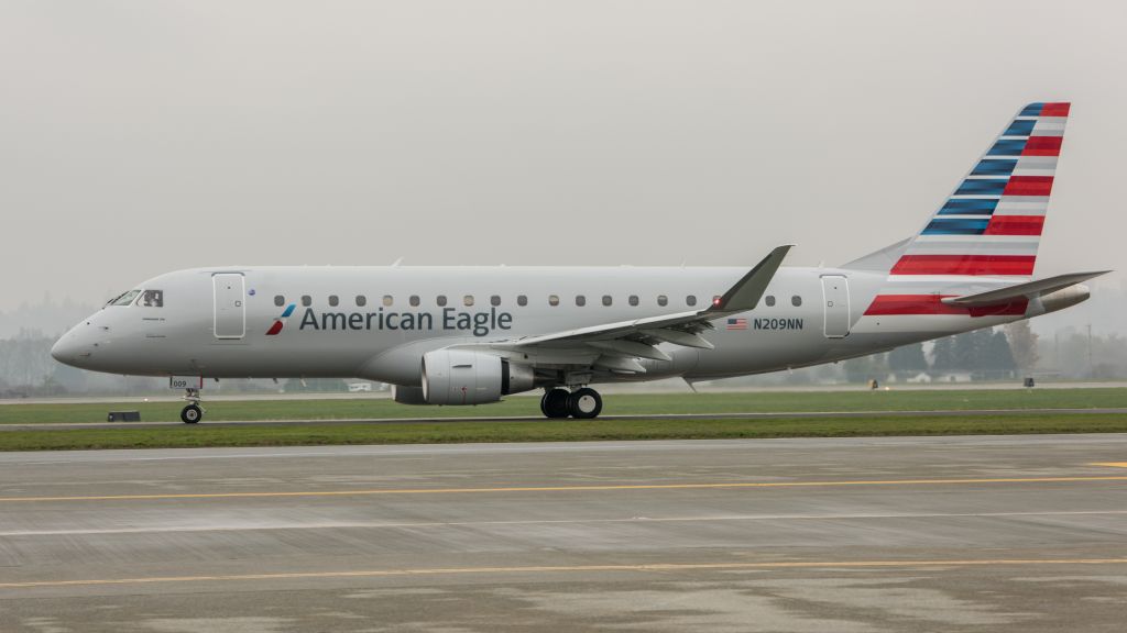 EMBRAER 175 (long wing) (N209NN)