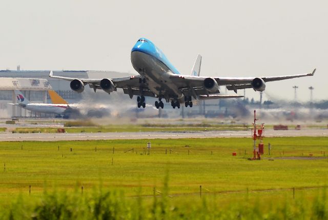 Boeing 747-400 (PH-BFM) - I take a picture on Sep 30, 2015.