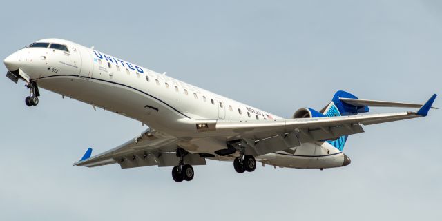 Canadair Regional Jet CRJ-700 (N572GJ) - GoJet Airlines (United Express) Bombardier CRJ-550 arriving from Reagan National landing on runway 29 at Newark on 8/8/21.