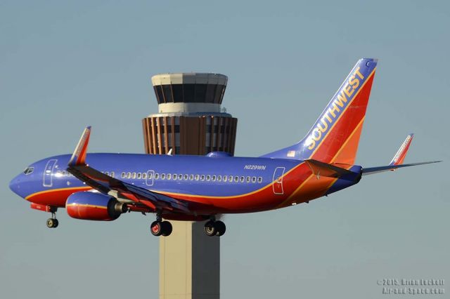 Boeing 737-700 (N229WN) - Southwest Boeing 737-7H4 N229WN at Phoenix Sky Harbor on December 27, 2015. It first flew on January 16, 2006. Its construction number is 32498. It was delivered to Southwest on January 30, 2006. 