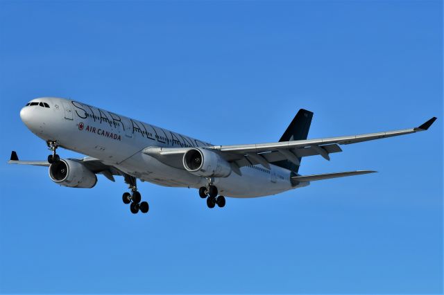 Airbus A330-300 (C-GHLM) - Air Canada Airbus A330-343 arriving at YYC on Dec 31.