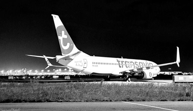 Boeing 737-800 (PH-HSM) - Parked at M-Apron at Amsterdam airport schiphol (EHAM). Beauty in the night.