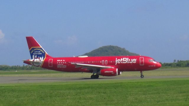 Airbus A320 (N615JB)