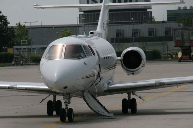 Hawker 800 (CS-DRU) - Raytheon Hawker 800 XPi  -  NetJets Europe  -  Graz 04.07.2012