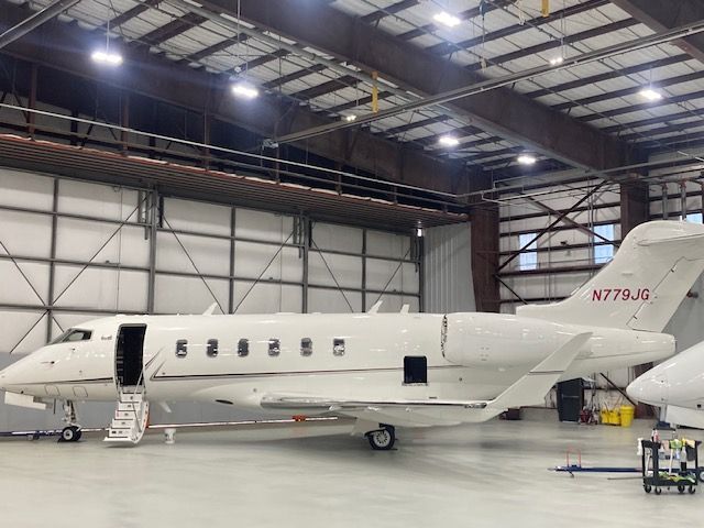 Bombardier Challenger 300 (N779JG)