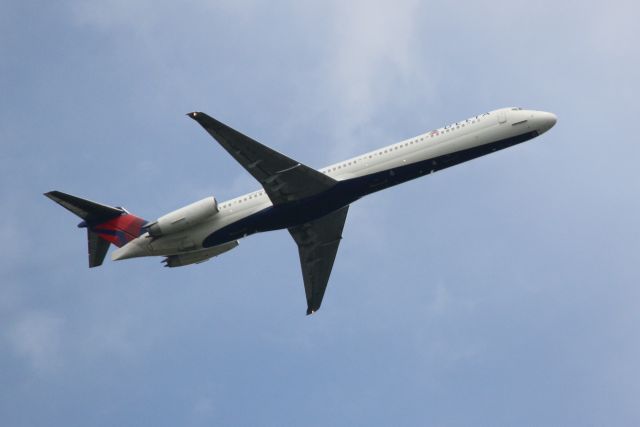 McDonnell Douglas MD-88 (N934DL)