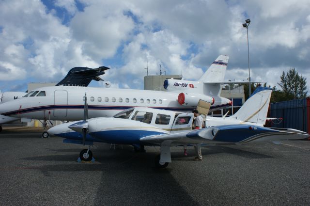 Piper Seneca (N2085M)