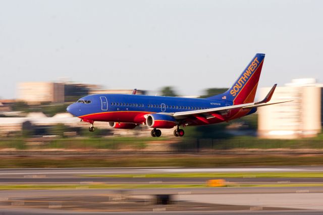 Boeing 737-700 (N769SW)