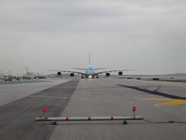 Airbus A380-800 —