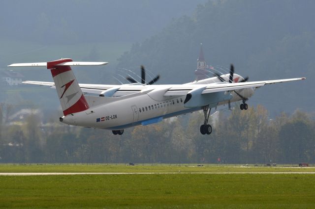 de Havilland Dash 8-400 (OE-LGN)