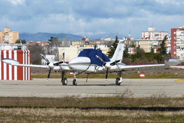 Cessna 310 (EC-EQK)