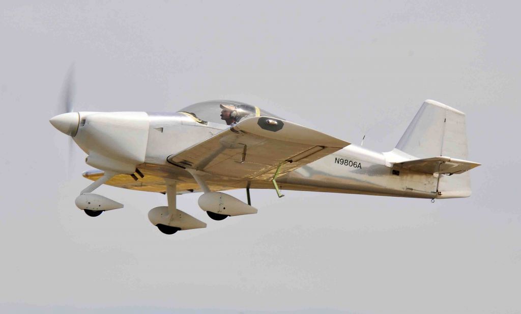 Vans RV-6 (N9806A) - Vans RV departing the Merced Regional Airport