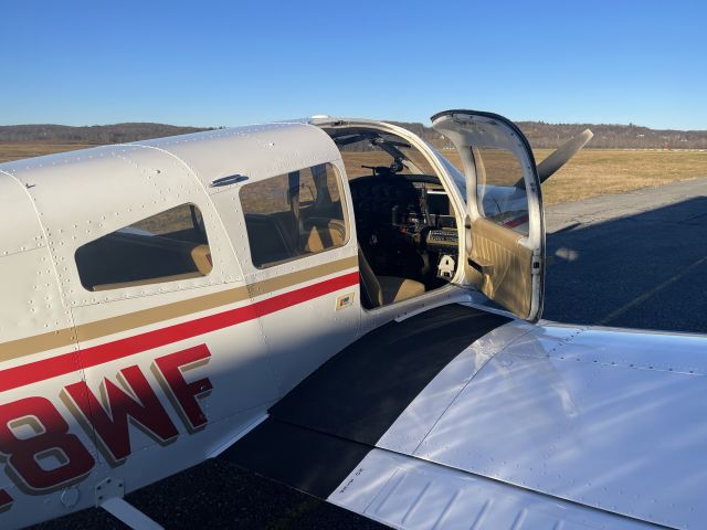 Piper Cherokee (N728WF)
