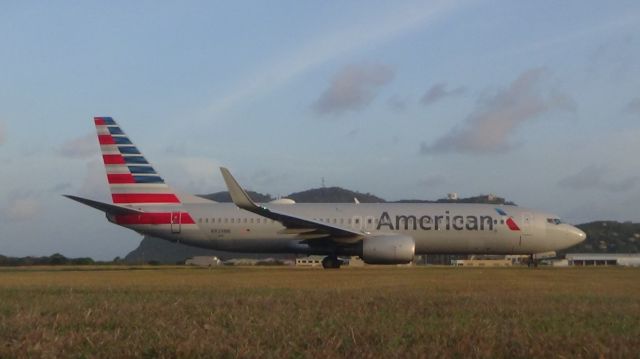 Boeing 737-800 (N929NN)