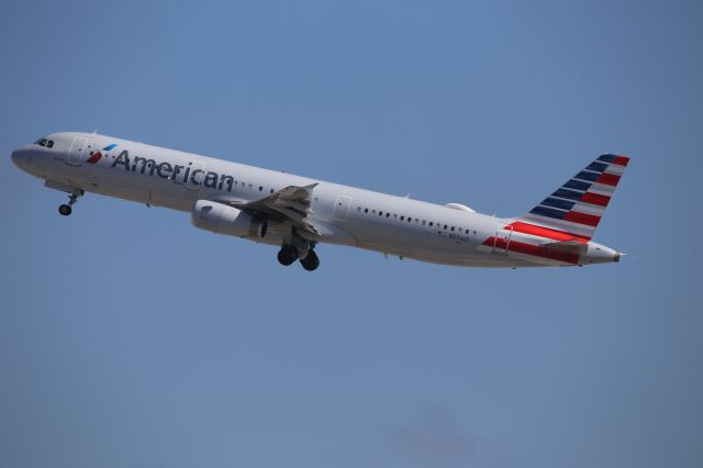 Airbus A321 (N974UY)