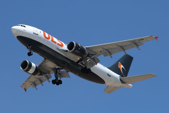 Airbus A310 (TC-SGM) - 19/06/2021: Cargo flight from Izmir (ADB), duration of 01h26m, on final to runway 30.