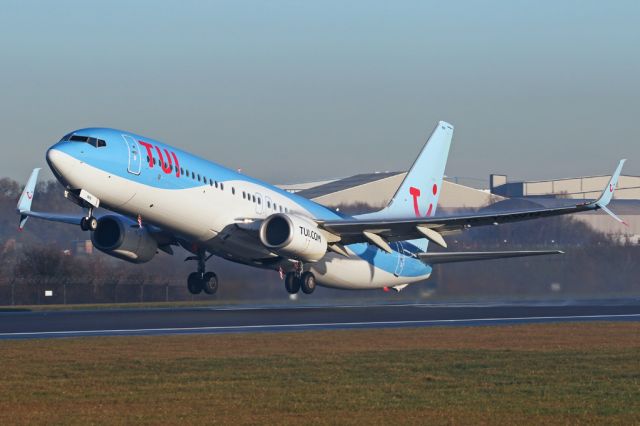 Boeing 737-800 (G-TAWN) - TOM2102 off to the sunshine of Funchal in Madeira