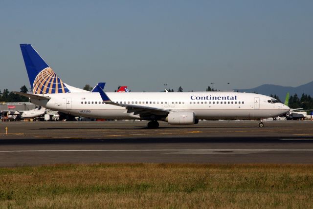 Boeing 737-800 (N27205) - KSEA - Continental 737-800 on taxi to departure at Seattle.