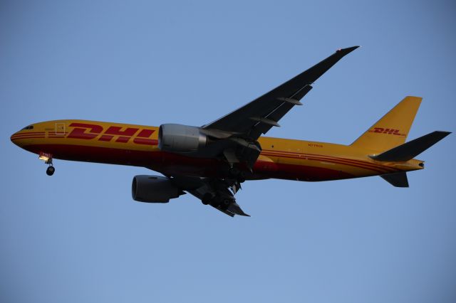 BOEING 777-200LR (N775CK)