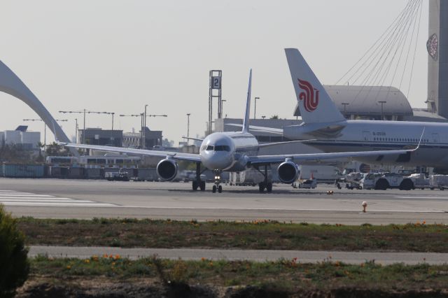 Boeing 757-200 (N905NV)