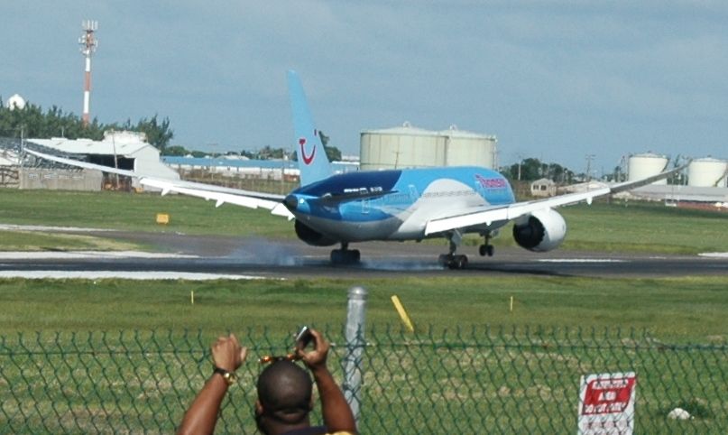 Boeing 787-8 (G-TUIF)