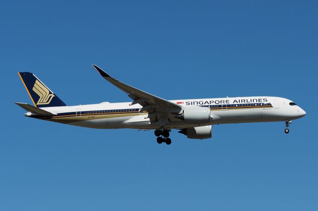 Airbus A350-900 (9V-SHW) -  Airbus A350-941 cn 485. SIA 9V-SHW final rwy 21 YPPH 11 December 2022