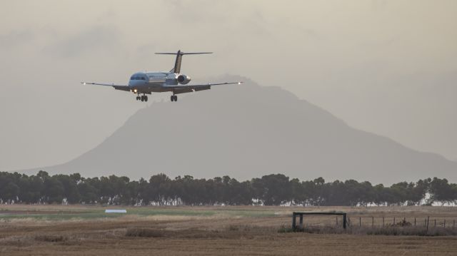 Fokker 100 (VH-XKN)