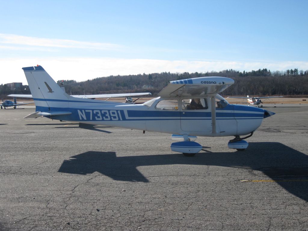 Cessna Skyhawk (N73391) - Parking on the transient ramp.