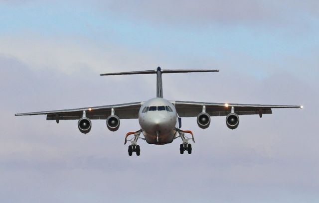 Avro RJ-100 Avroliner (VH-NJP) - On short final in 30kt cross wind