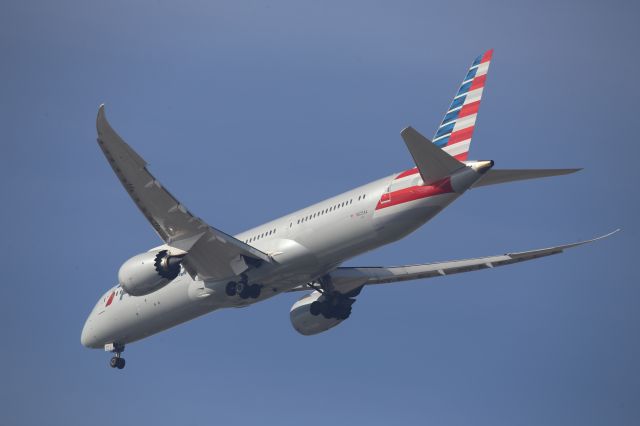 Boeing 787-9 Dreamliner (N825AA)