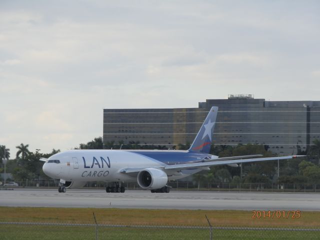 BOEING 777-200LR (N776LA)