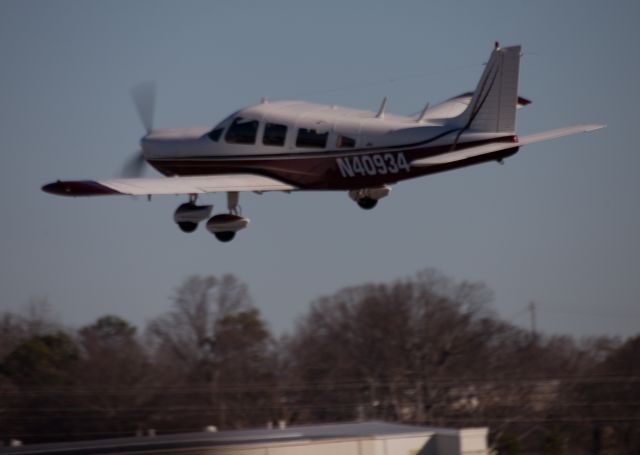 Piper Cherokee (N40934)