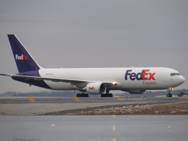 BOEING 767-300 (N110FE)