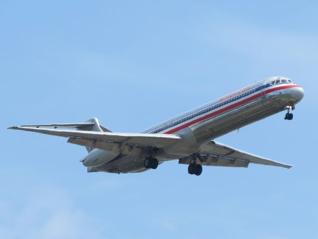 McDonnell Douglas MD-83 (N7522A) - On final approach to SAN, seen over Balboa Park.