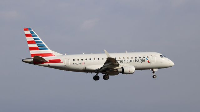 Embraer 170/175 (N792JB)