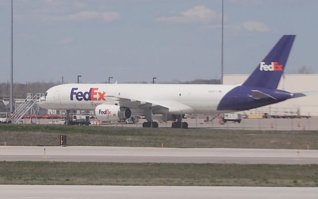 Boeing 757-200 (N958FD)