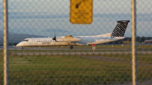 de Havilland Dash 8-400 (C-GLQX)